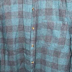 Aeropostale Women's Boyfriend Fit Green and Blue Plaid Flannel Button Down Shirt